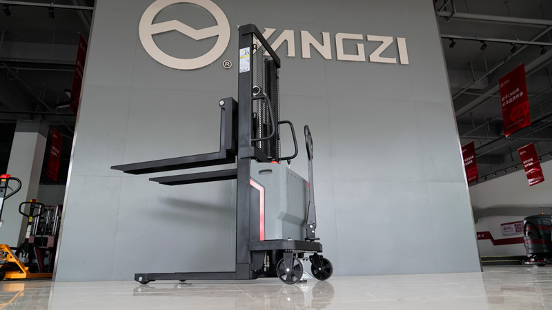 2吨电动叉车能连续工作多久